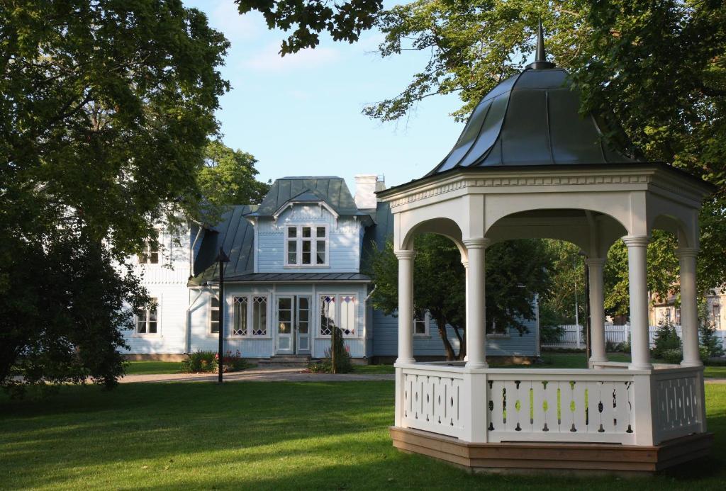 Lahe Guesthouse Haapsalu Esterno foto
